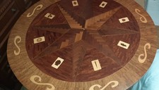 tavolino d'antiquariato lavorato a mano