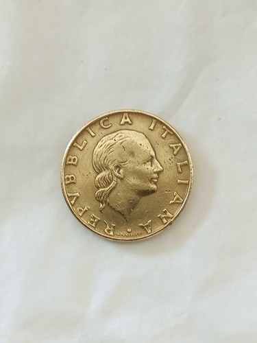 Moneta 200 lire testa - 200, pelata"