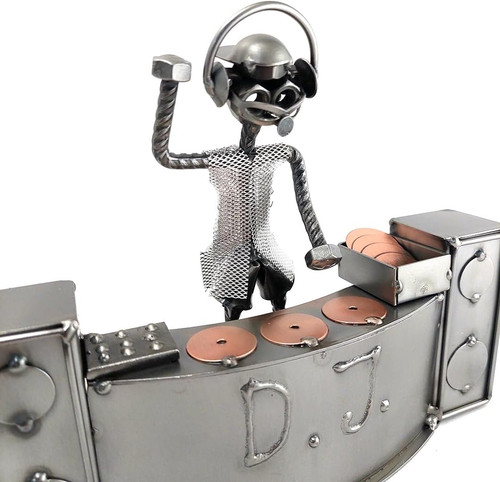 Alla consolle metallo - dj, in
