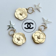 CHANEL Charm Cometa Camelia