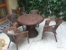  Tavolo tondo midollinocon piano in vetro  4 sedie.