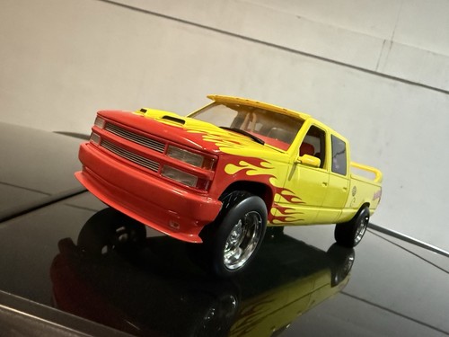 Coche escala kill bill - 1/18,