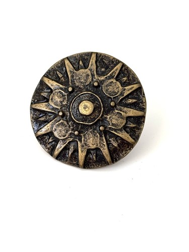 Bague brutaliste circulaire