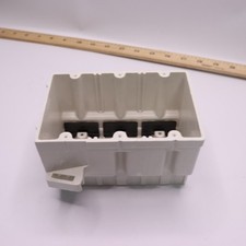 Scatola Interruttore o Presa PVC Beige 3 Velocità 56,5 Cu. In R3303=NK-Chiodi mancanti 