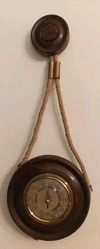 Vecchio barometro legno e - vecchio, in