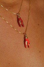 Collana con ciondolo mano