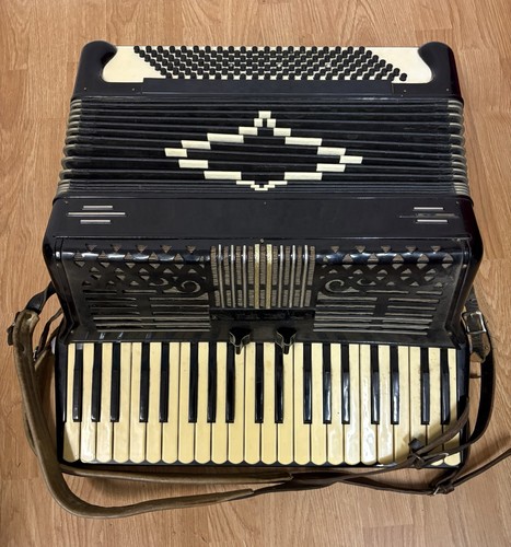Antica fisarmonica pianoforte