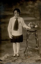 Divisa di giovane italiana ventennio