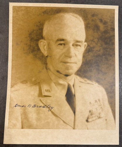 Gen omar bradley foto - omar, firmata