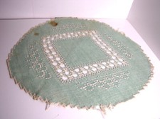 centrino antico verde ricami