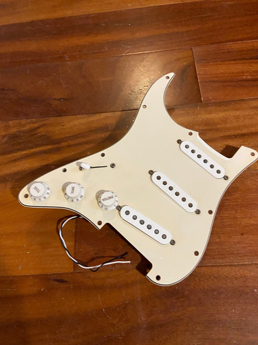 Fender player strat - player, lefty