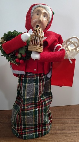 Byers choice caroler 1999 - caroler,