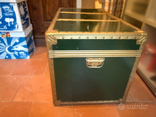 baule antico colore verde in