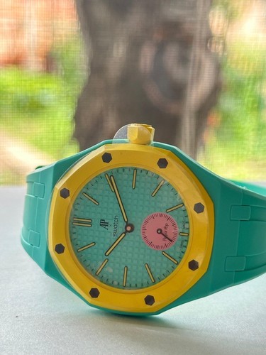 Swatch royal pop - x, con