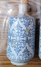 Vaso con boccioli in