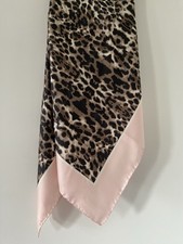 Sciarpa foulard VALENTINO stampa animalier 100% seta 34" x 34" nuova senza etichette Made in ITALY
