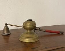 Antica lampada a olio e spegni candela