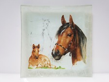 PIATTO IN VETRO DECORATO A MANO CON CAVALLI IN DECOUPAGE