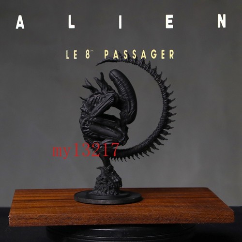 Statua alieno xenomorfo