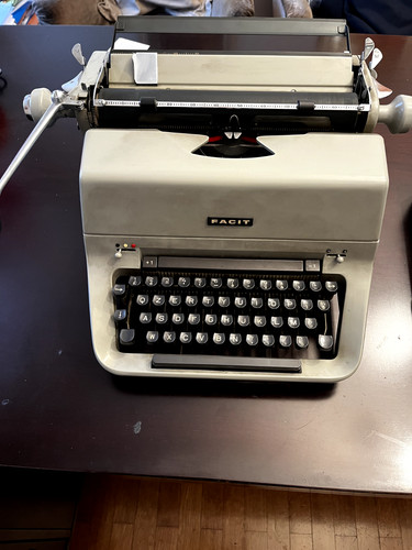 Macchina scrivere facit - macchina, da