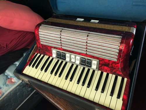 Old red hohner liliput - hohner, button