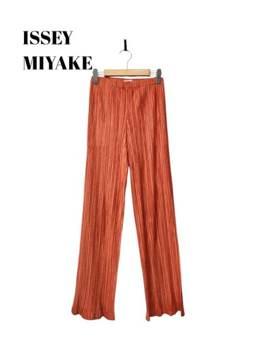 Pantaloni larghi lucidi usati