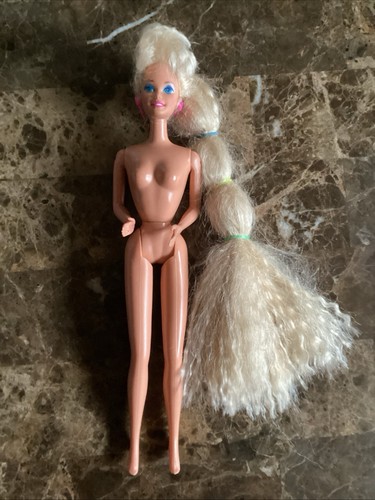 Barbie bambola totalmente