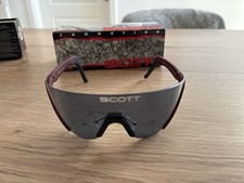 Occhiali da sole sportivi