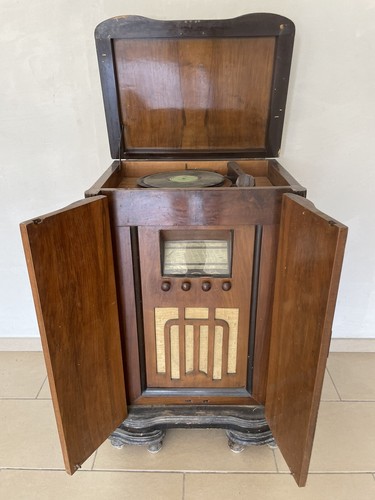 Mobile radio valvole con - a,