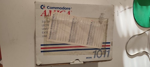 Commodore amiga 1011 - commodore,