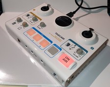 TASCAM MINISTUDIO CREATOR US 42 - STUDIO PORTATILE PODCAST - SCHEDA AUDIO