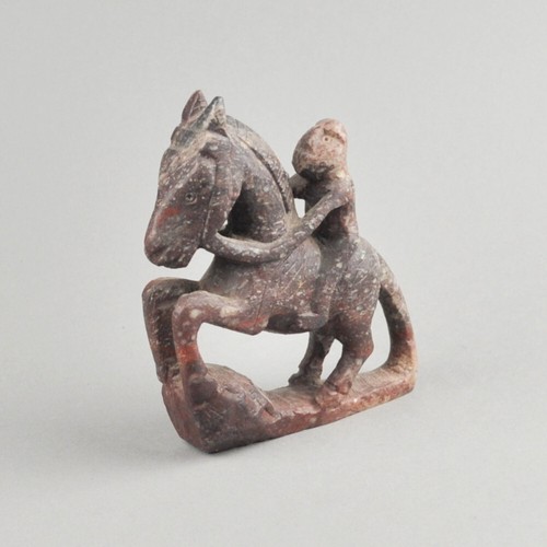 Scultura figura uomo su - -,