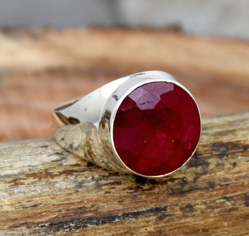 Anello con pietre preziose
