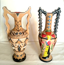DUE ANFORE ARTISTICA SARDO IN CERAMICA FATA A MANO Scena Rurale costumi Sardi