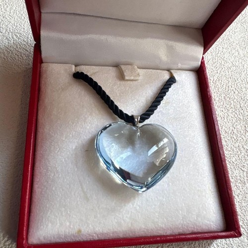 Collana girocollo con ciondolo