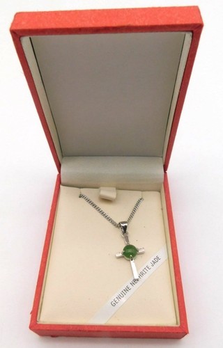 Collana religiosa croce giada