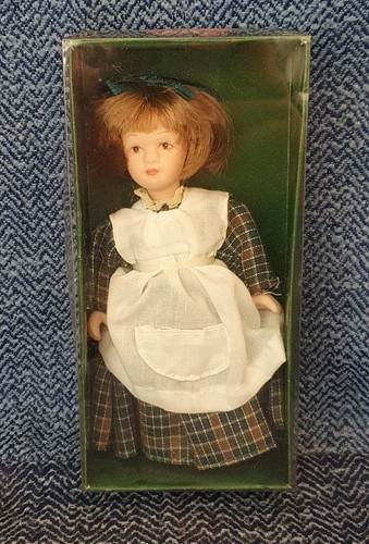 Vintage dolls house - dolls',
