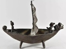 ? Antica grande  scultura in bronzo Divinità in barca 44 cm