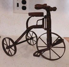 Triciclo vintage in metallo
