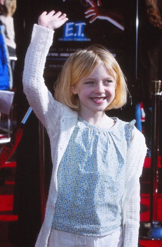 Dia dakota fanning 2002 - dakota,