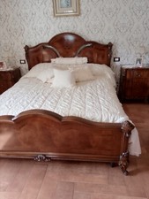 Letto matrimoniale con trabacca in legno e rete. No materasso e no comodini