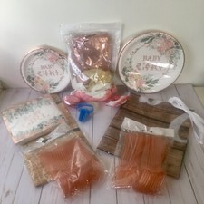 Decorazioni e stoviglie per