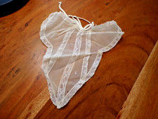 Jabot ancien en dentelle et