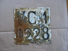 antica targa in ferro non più in uso motociclo anni '50 provincia vercelli VC