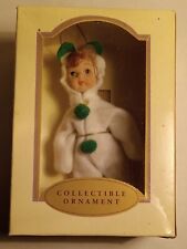 Ornamento bambola porcellana