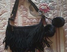 Borsa a tracolla nera scamosciata con frange di Jennifer Lopez