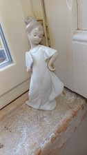 Nao Statuetta in porcellana "I am Pretty "  by Llandro Porcelain Vintage