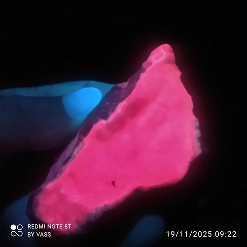 Minerale fluorescente