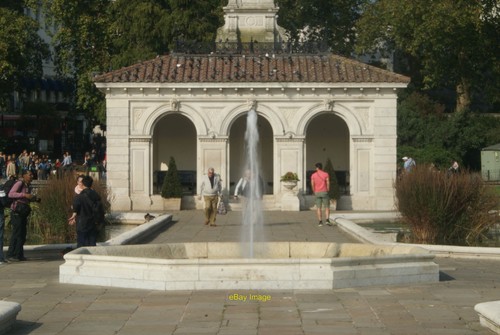 Photo 6x4 view fountain - of, a