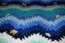 Copertina neonato uncinetto a zigzag 70x75, blu, bottoni macchinine, lana baby